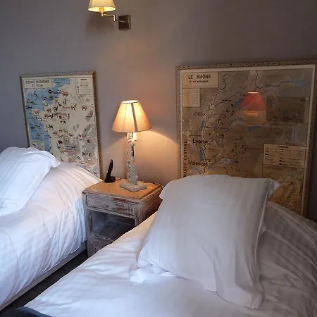 Hotel Souvenirs De Familles Saintes