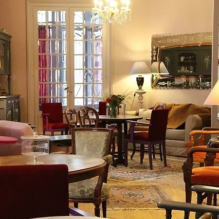 Hotel Souvenirs De Familles Saintes