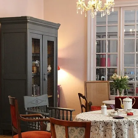 Souvenirs De Familles Hotel